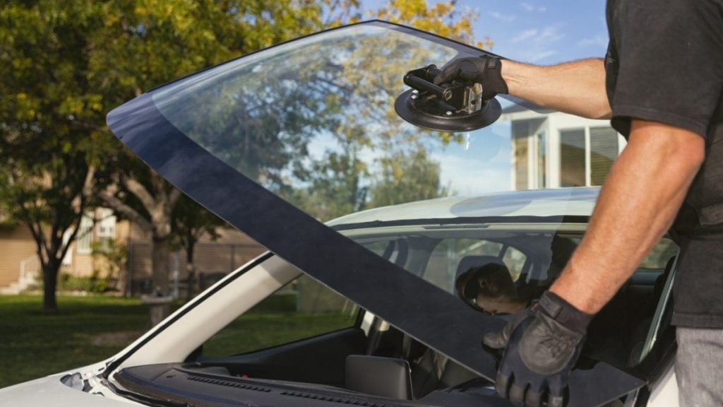 5 Things to Look for in a Windshield Repair Shop – Miracle Auto Glass Center